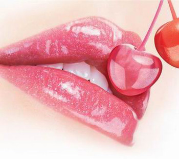 丰唇后肿胀怎么处理，丰唇方法，注射丰唇术，丰唇术后护理，玻尿酸的效果，玻尿酸丰唇注射，