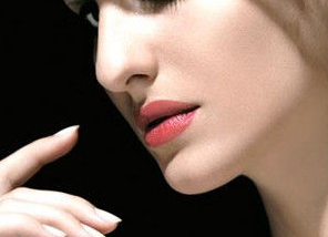 玻尿酸丰下巴后能喝酒吗