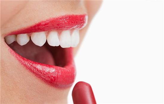 薄嘴唇变厚的方法