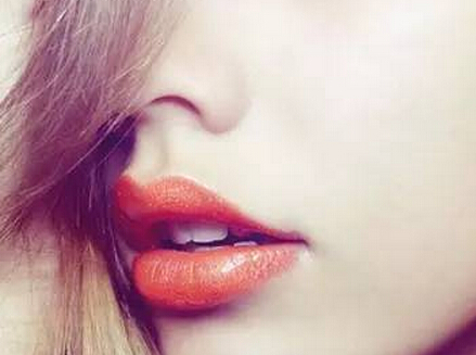 唇部整形新潮流：打造专属你的果冻唇