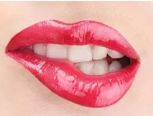 专家详解：韩式半永久纹唇术后如何修复？