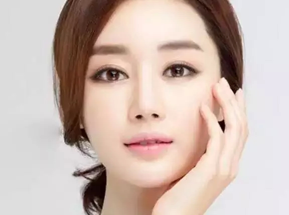 如何矫正面部不对称